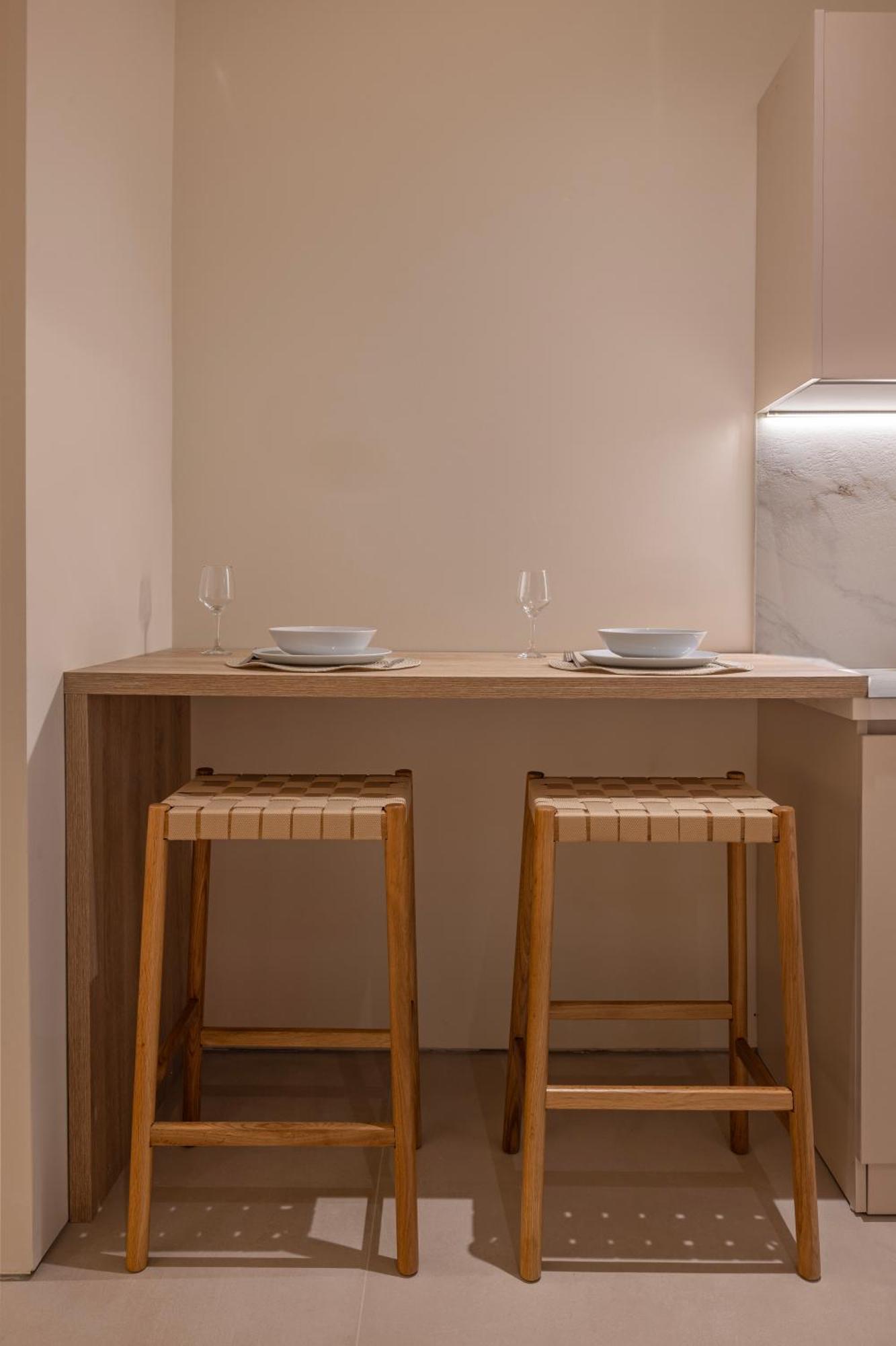 Earthy Haven-minimalist Luxury & Hot Tub Apartment *
