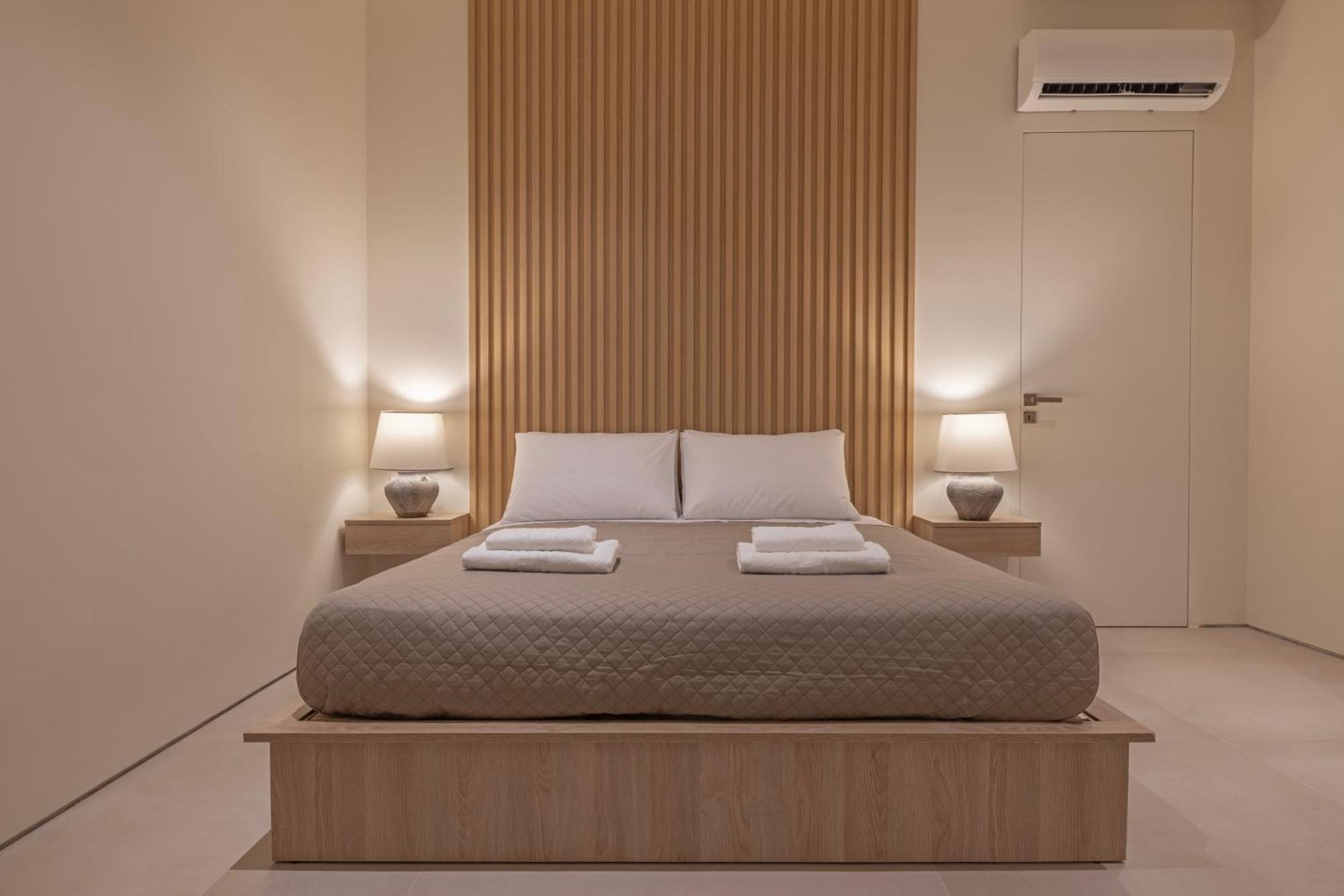 Earthy Haven-minimalist Luxury & Hot Tub Apartment Rhodes City