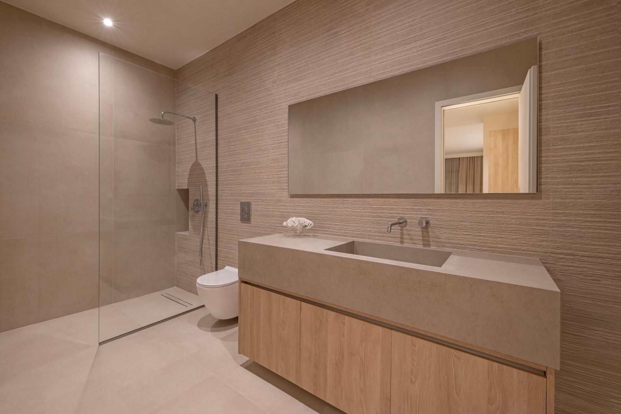 Earthy Haven-minimalist Luxury & Hot Tub * Rhodes City